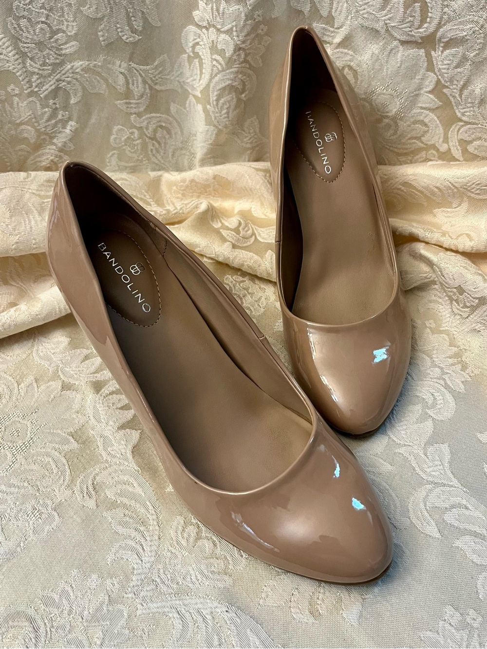 Bandolino Nude Patent Leather Round Toe Dress Pumps High Heels Shoes Size 6M 3"